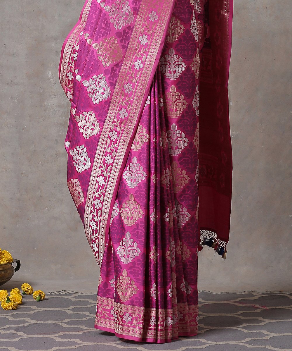 Pink_Handloom_Pure_Katan_Silk_Kadhwa_Banarasi_Saree_With_Gold_and_Silver_Zari_Big_Booti_WeaverStory_04