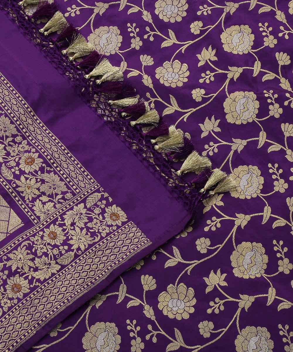 Purple_Handloom_Dual_Tone_Pure_Katan_Silk_Kadhwa_Jangla_Banarasi_Dupatta_with_Big_Flowers_WeaverStory_05