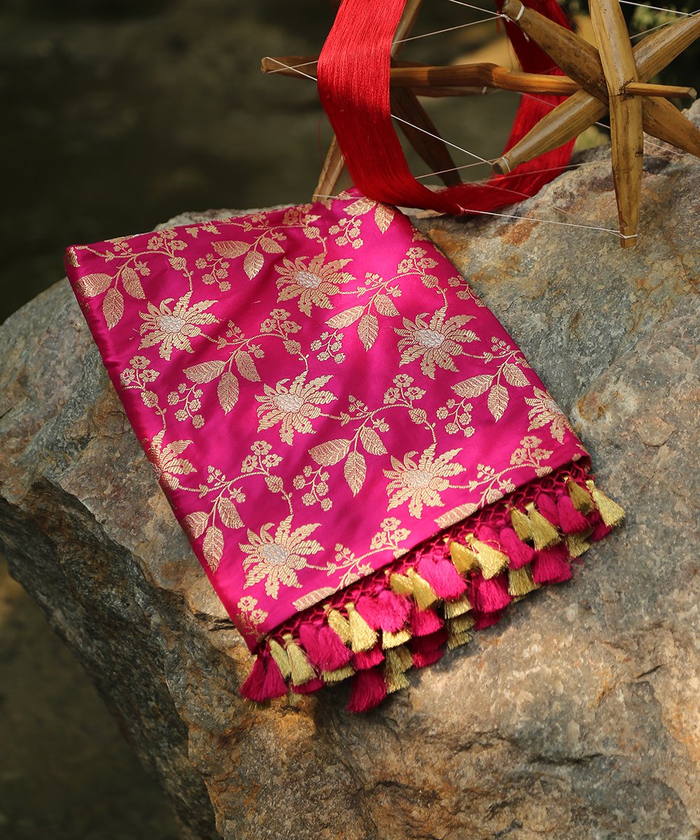 Rani_Pink_Handloom_Pure_Katan_Silk_Kadhwa_Jangla_Banarasi_Dupatta_WeaverStory_01