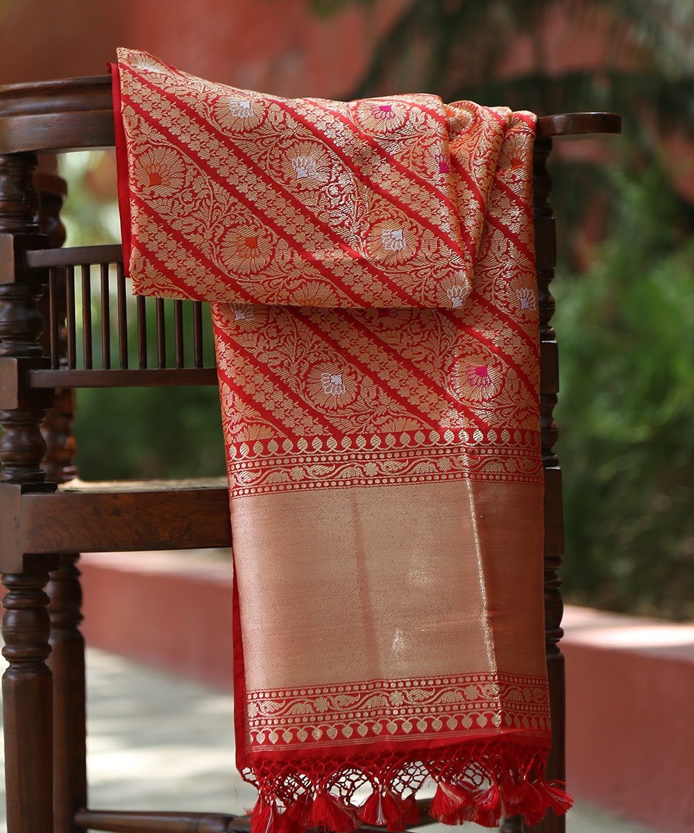 Red_Handloom_Diagonal_Kimkhab_Dupatta_Banarasi_Dupatta_WeaverStory_01