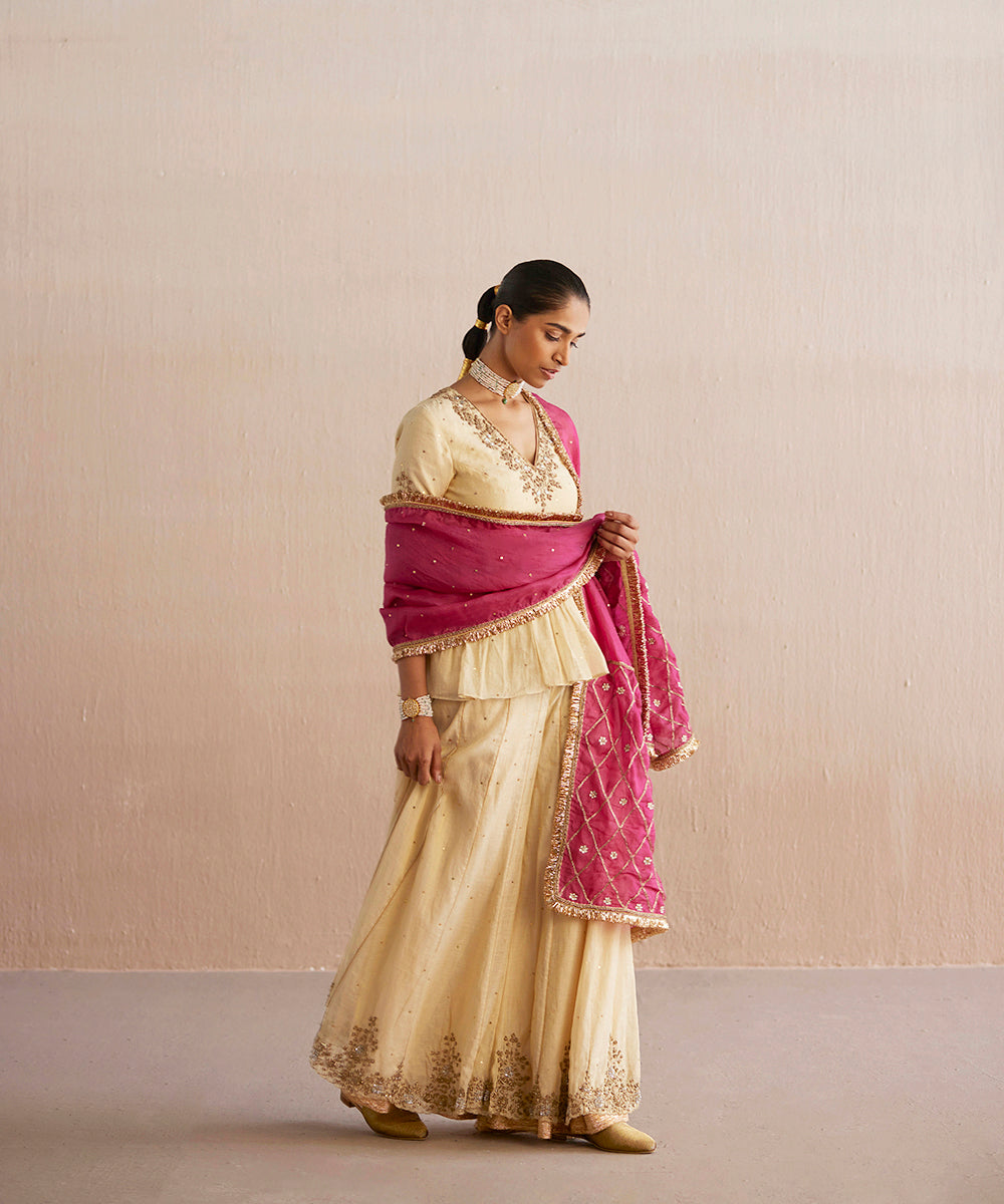 Izhaar_Off_White_Handloom_Cotton_Tissue_Kurta_Top_With_Sharara_And_Organza_Dupatta_WeaverStory_01