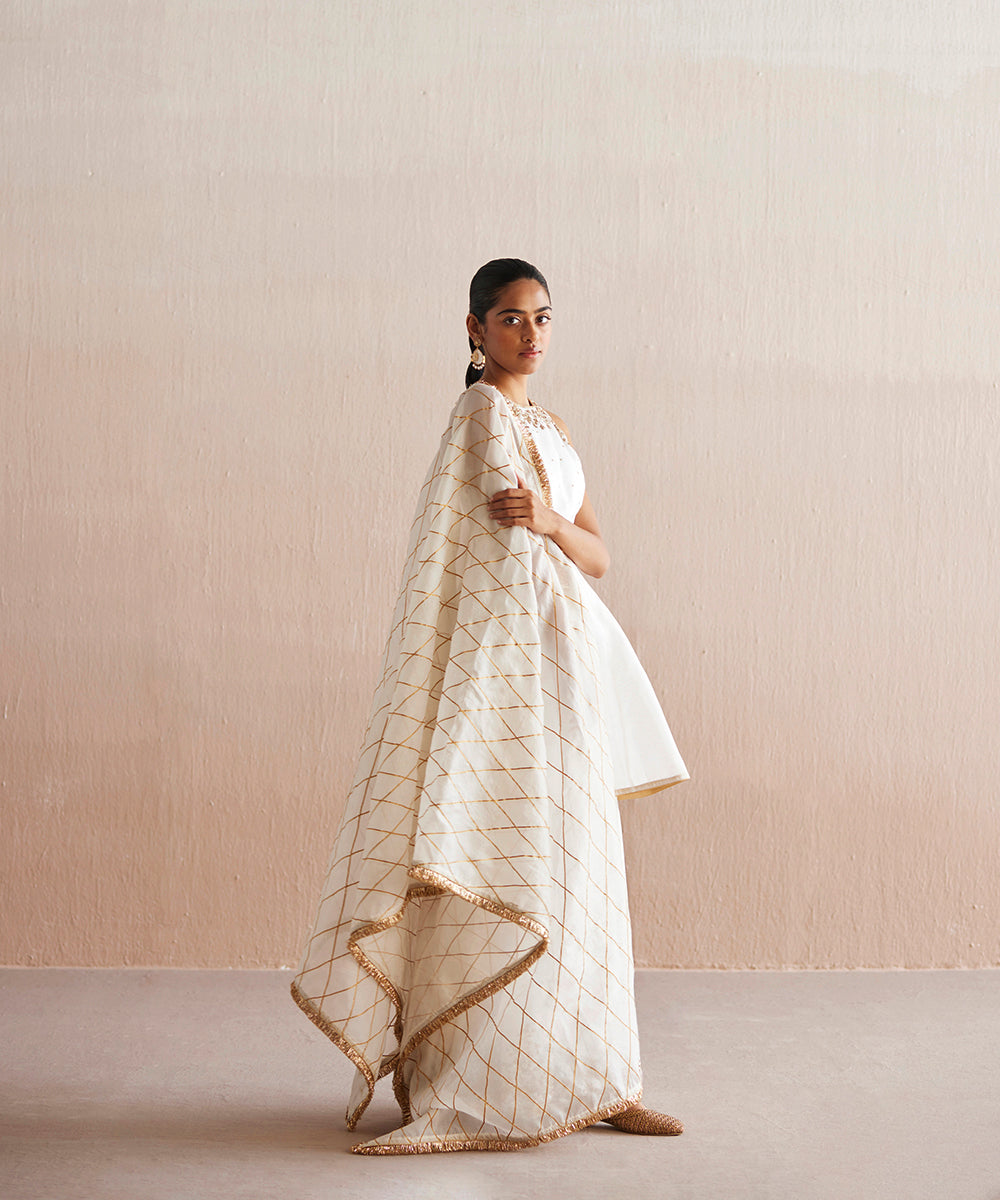 Afsana_Handloom_White_Organza_Top_With_Gharara_And_Embroidered_Dupatta_WeaverStory_03