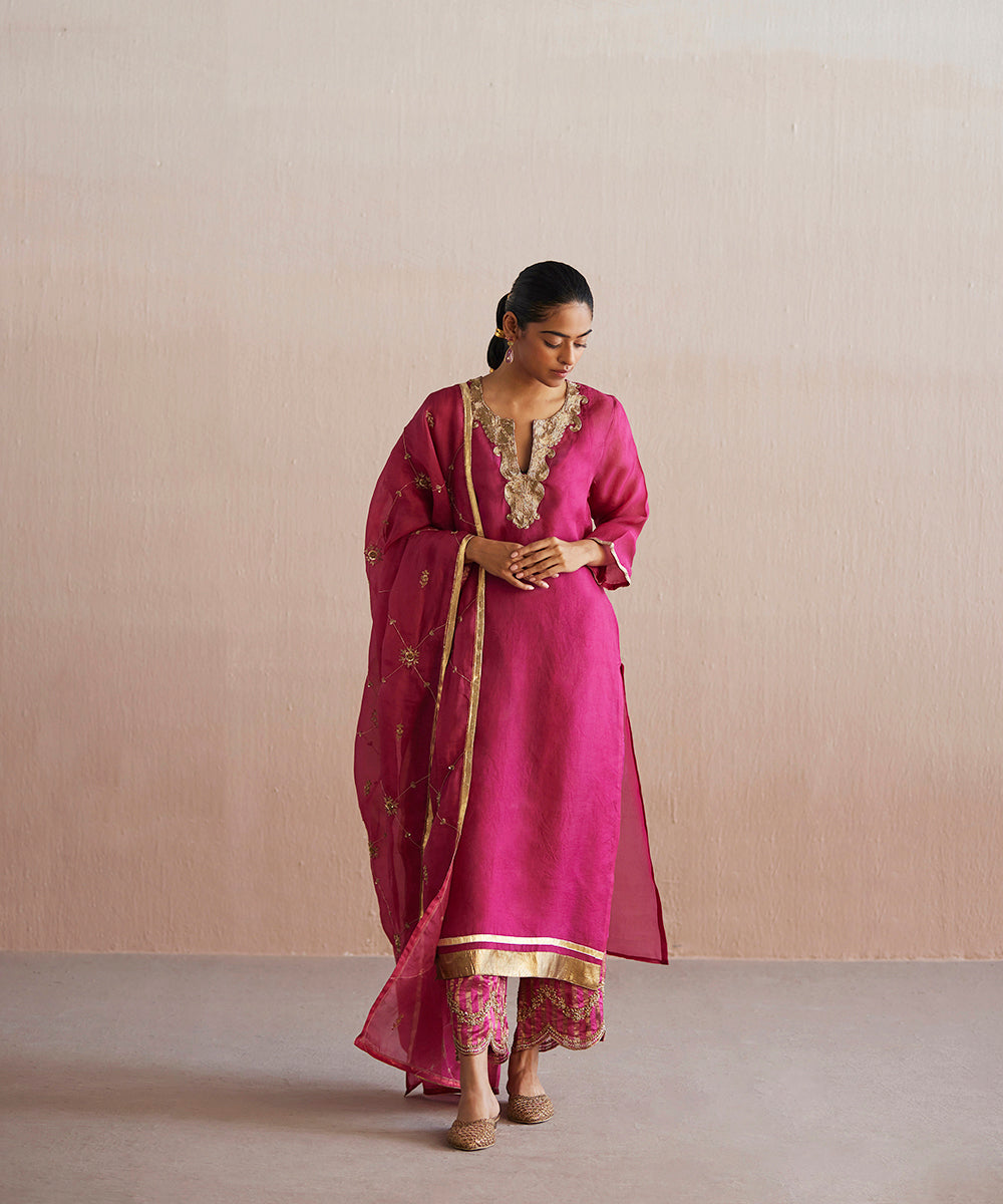Meheroo_Handloom_Rani_Pink_Organza_Kurta_With_Tissue_Pants_And_Organza_Dupatta_WeaverStory_02