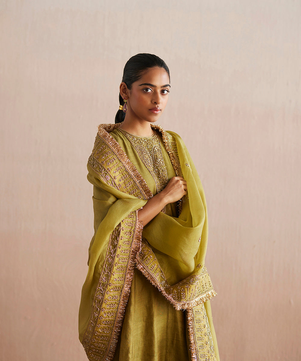 Aayat_Handloom_chartreuse_Green_Cotton_Tissue_Kurta_With_Pants_And_Embroidered_Dupatta_WeaverStory_03