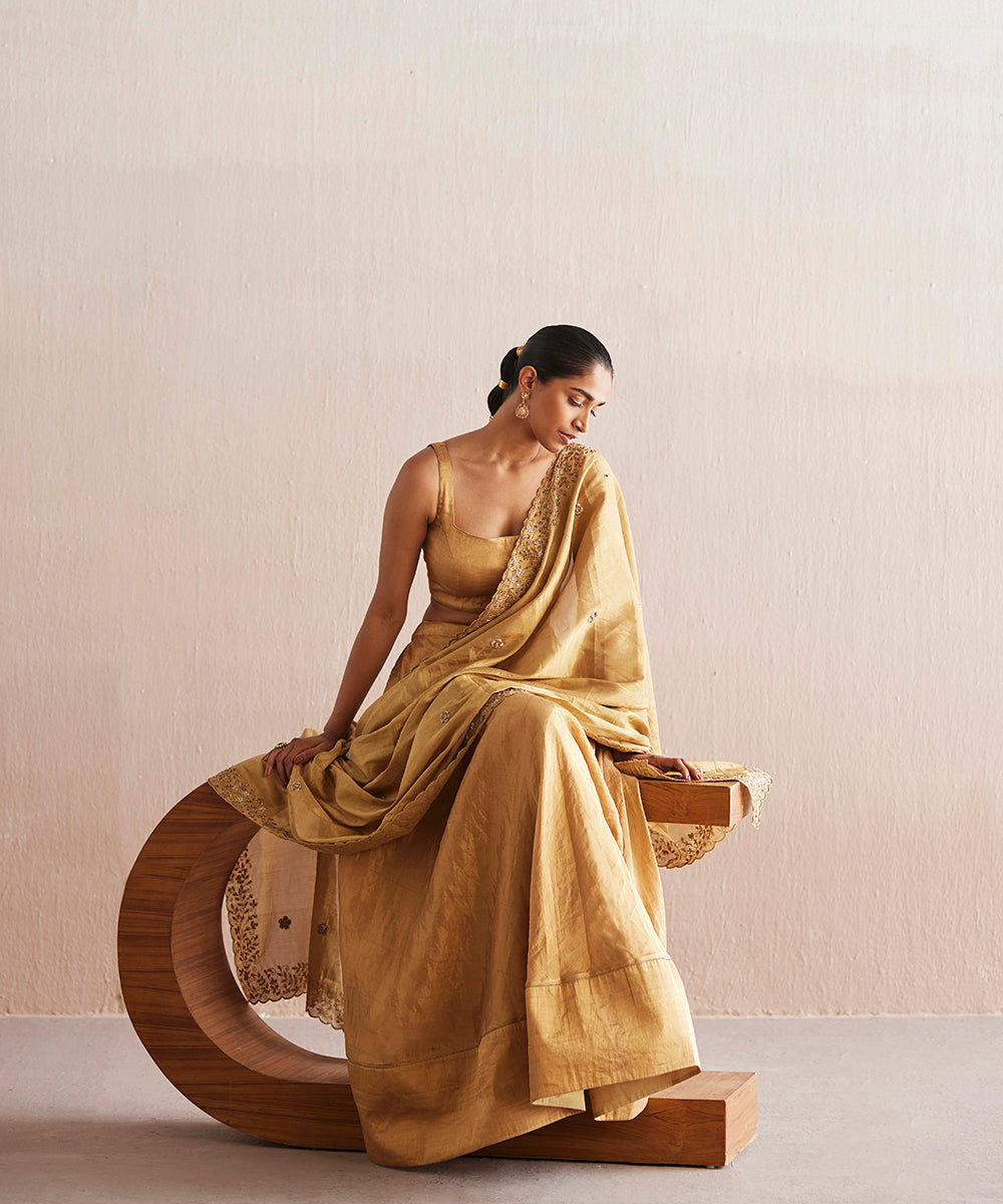 Mastani_Handloom_Gold_Tissue_Blouse_With_Skirt_And_Tissue_Dupatta_WeaverStory_01