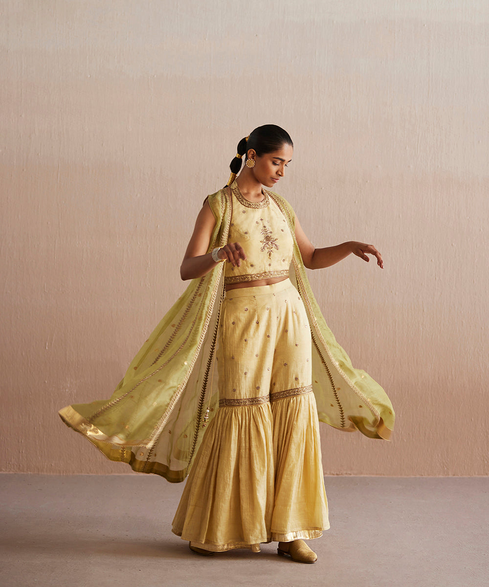 Zehenaseeb_Handloom_Off_White_Cotton_Tissue_Top_With_Gharara_And_Organza_Cape_WeaverStory_01