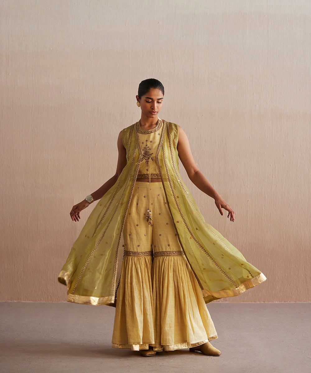 Zehenaseeb_Handloom_Off_White_Cotton_Tissue_Top_With_Gharara_And_Organza_Cape_WeaverStory_02