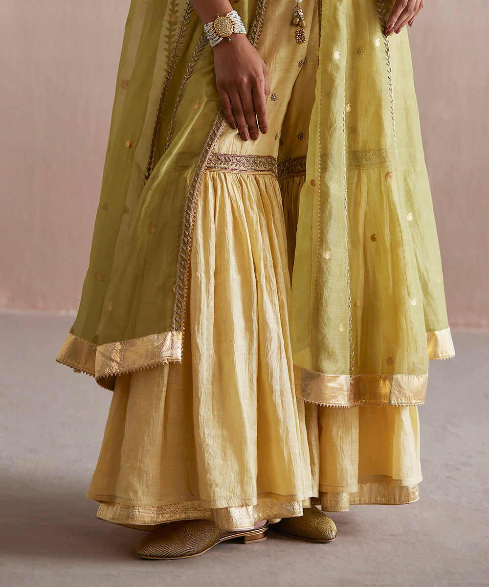 Zehenaseeb_Handloom_Off_White_Cotton_Tissue_Top_With_Gharara_And_Organza_Cape_WeaverStory_08