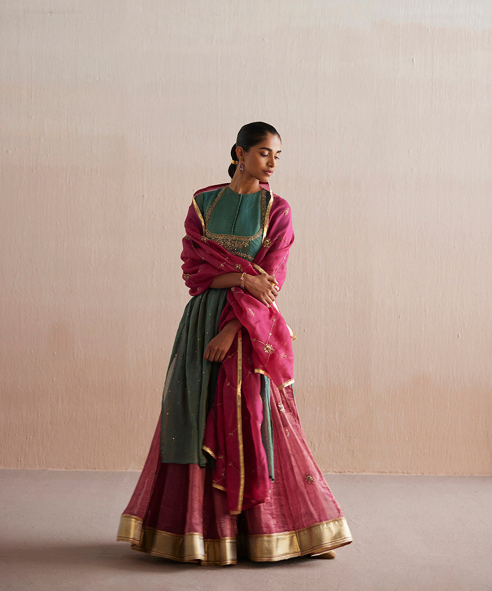 Inayaat_Handloom_Sea_Blue_Kurta_With_Rani_Pink_Skirt_And_Organza_Dupatta_WeaverStory_01