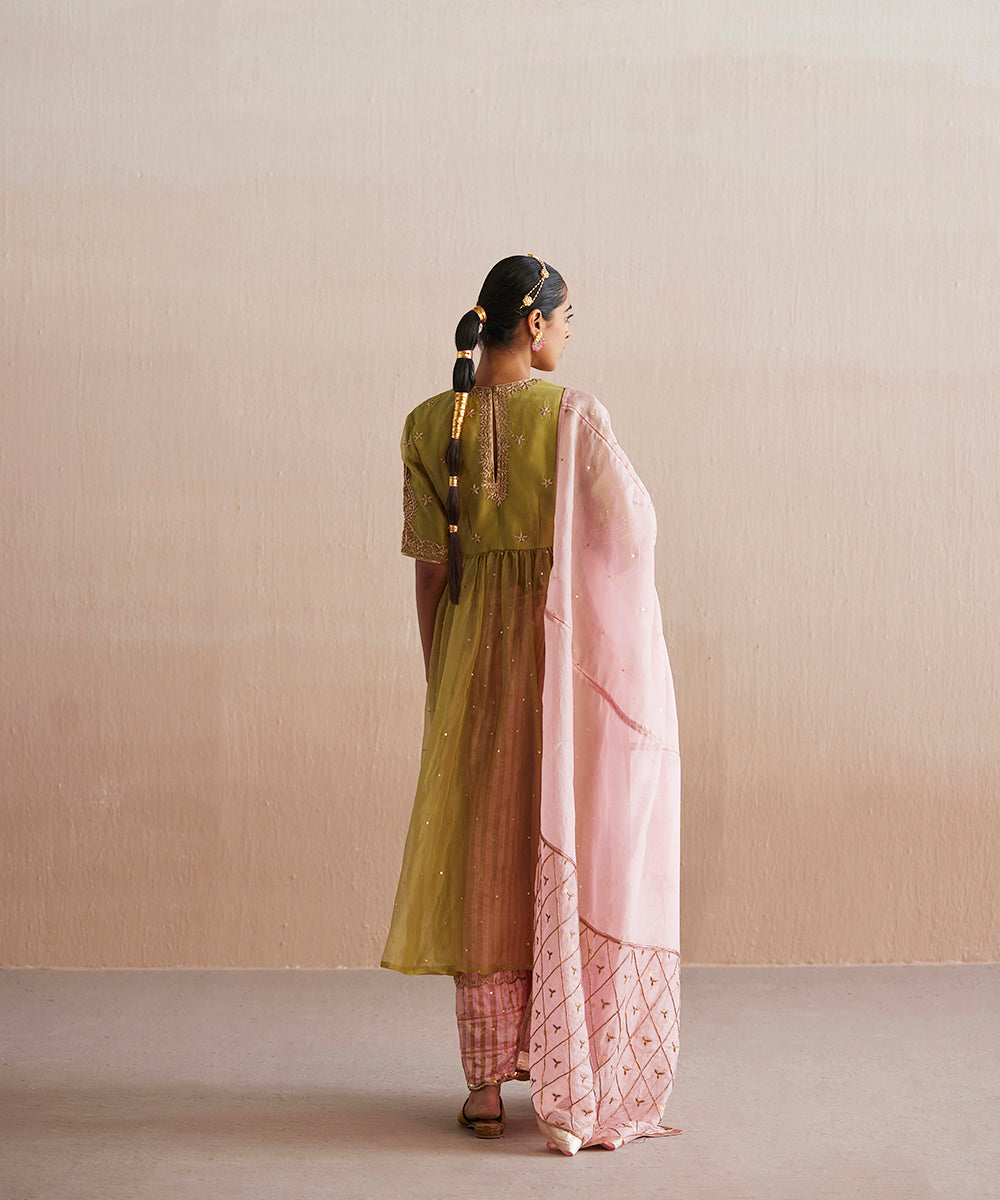 Inaayat_Handloom_chartreuse_Green_Cotton_Tissue_Kurta_With_Pants_And_Embroidered_Dupatta_WeaverStory_05