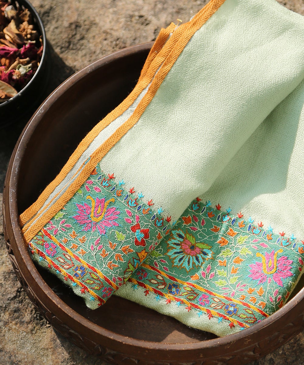 Light_Green_Pure_Pashmina_Scarf_With_Applique_Border_In_Kalamkari_WeaverStory_01