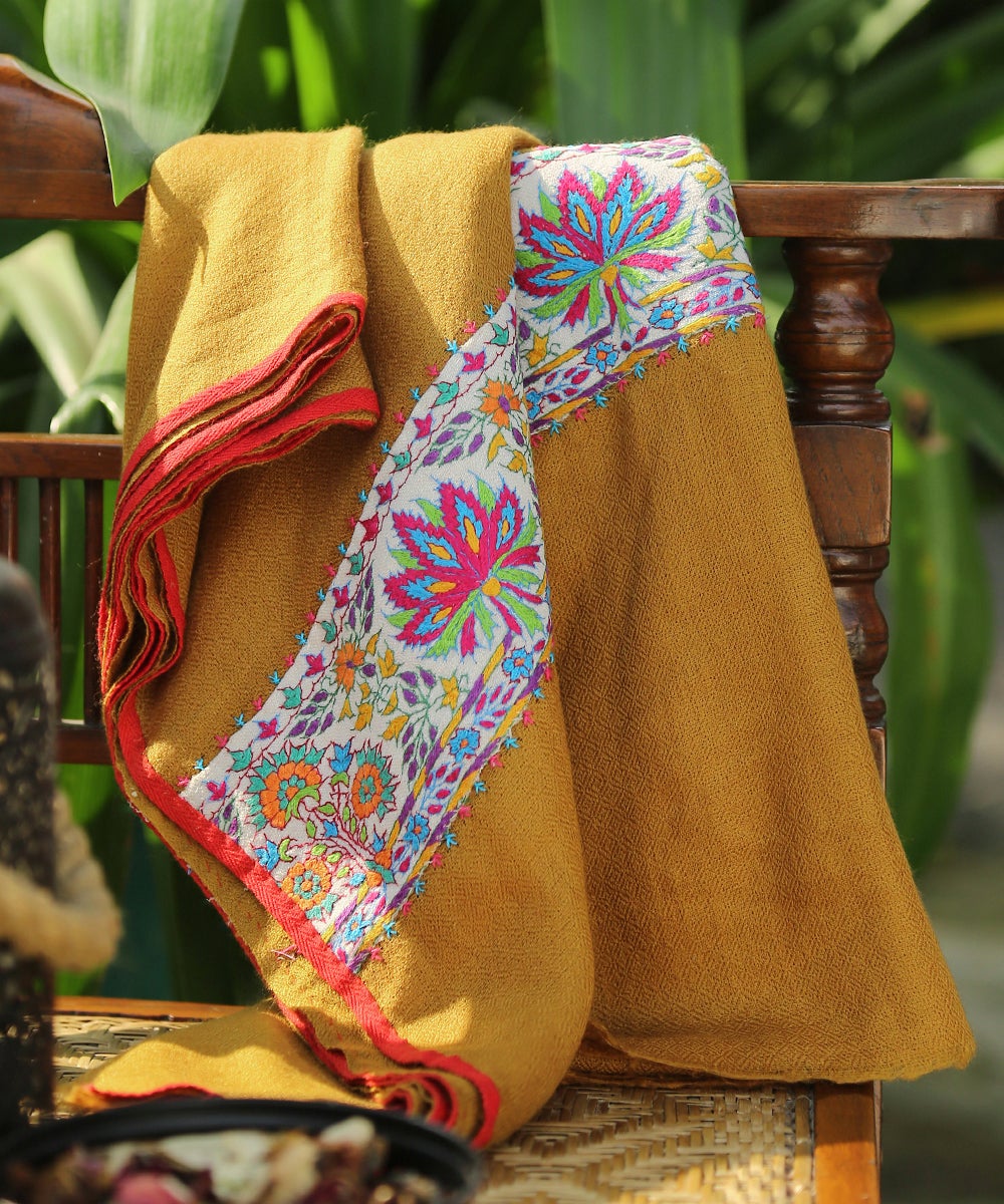 Mustard_Yellow_Pure_Pashmina_Scarf_With_Applique_Border_In_Kalamkari_WeaverStory_01