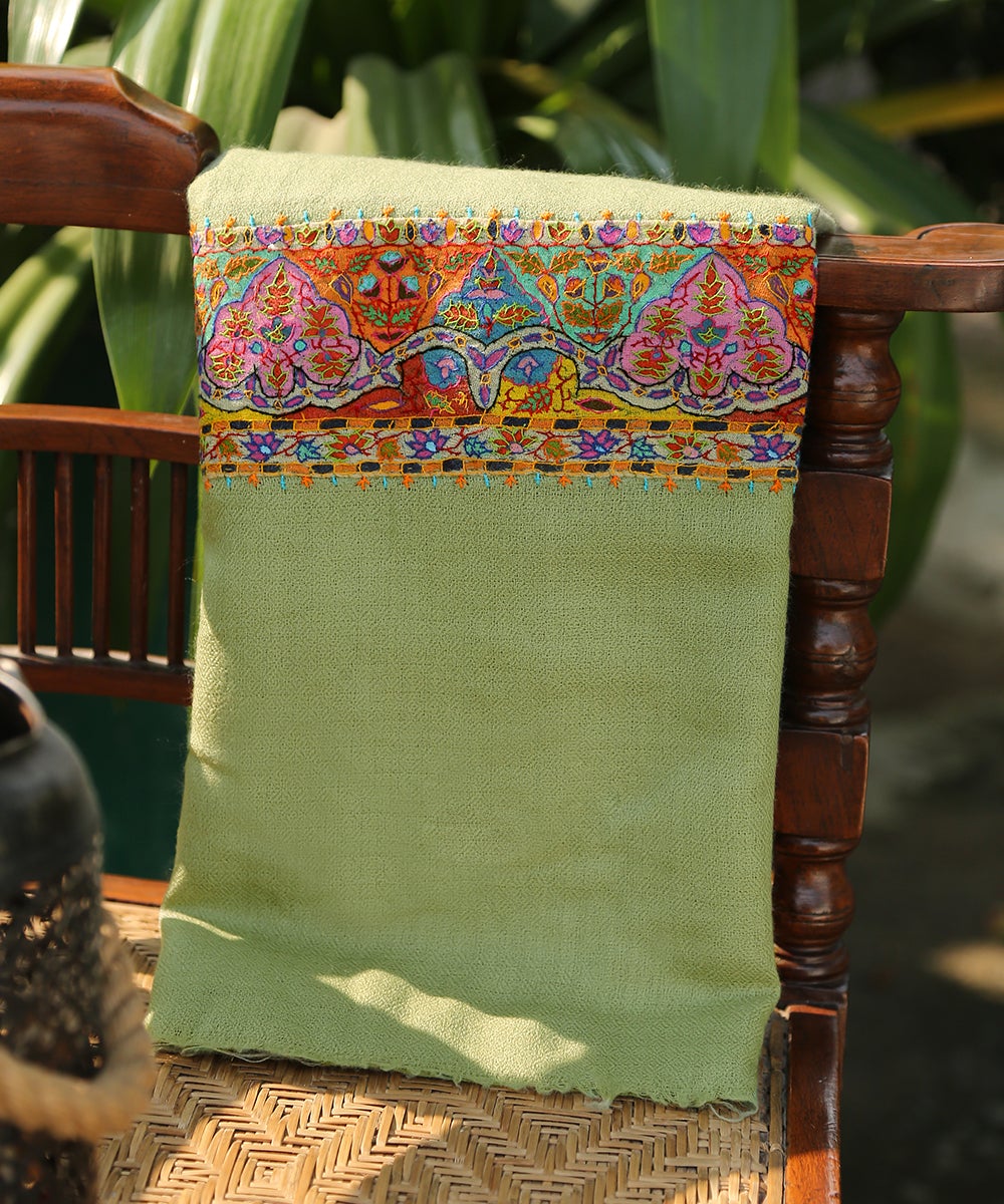 Pista_Green_Pure_Pashmina_Scarf_With_Applique_Multicolor_Border_In_Kalamkari_WeaverStory_01