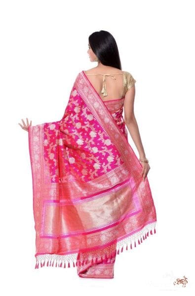 Hot_pink_kadhwa_jangla_with_hibiscus_flower_WeaverStory_02