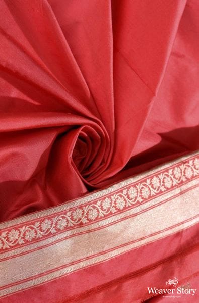 Beautiful_red_kadhwa_banarsi_katan_silk_saree_with_ginni_booti_WeaverStory_03