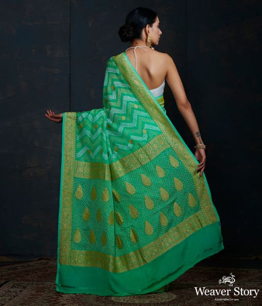 Green_Banarasi_Bandhej_Saree_with_kadhwa_booti_and_chevron_tie_and_dye_WeaverStory_03