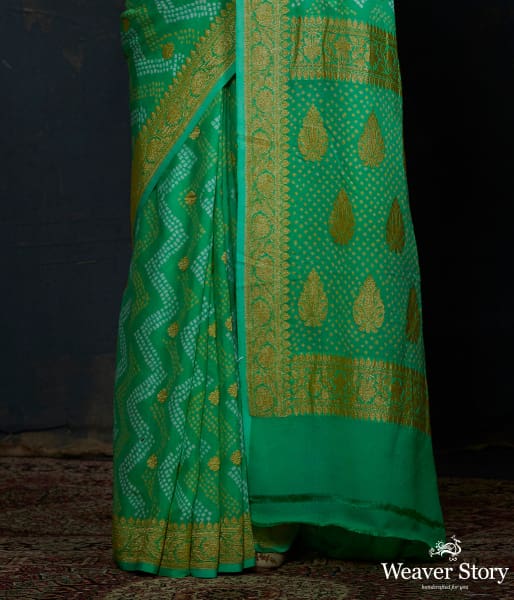 Green_Banarasi_Bandhej_Saree_with_kadhwa_booti_and_chevron_tie_and_dye_WeaverStory_04