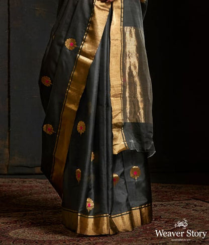 Grey_chanderi_silk_saree_with_floral_bootis_in_gold_zari_with_meenakari_WeaverStory_04