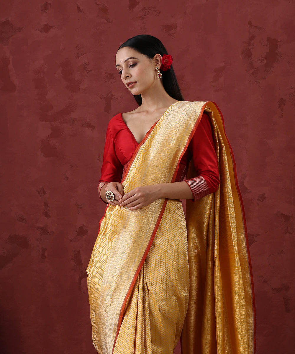 Handloom_Yellow_Pure_Katan_Silk_Kimkhab_Banarasi_Saree_With_Silver_Zari_WeaverStory_01