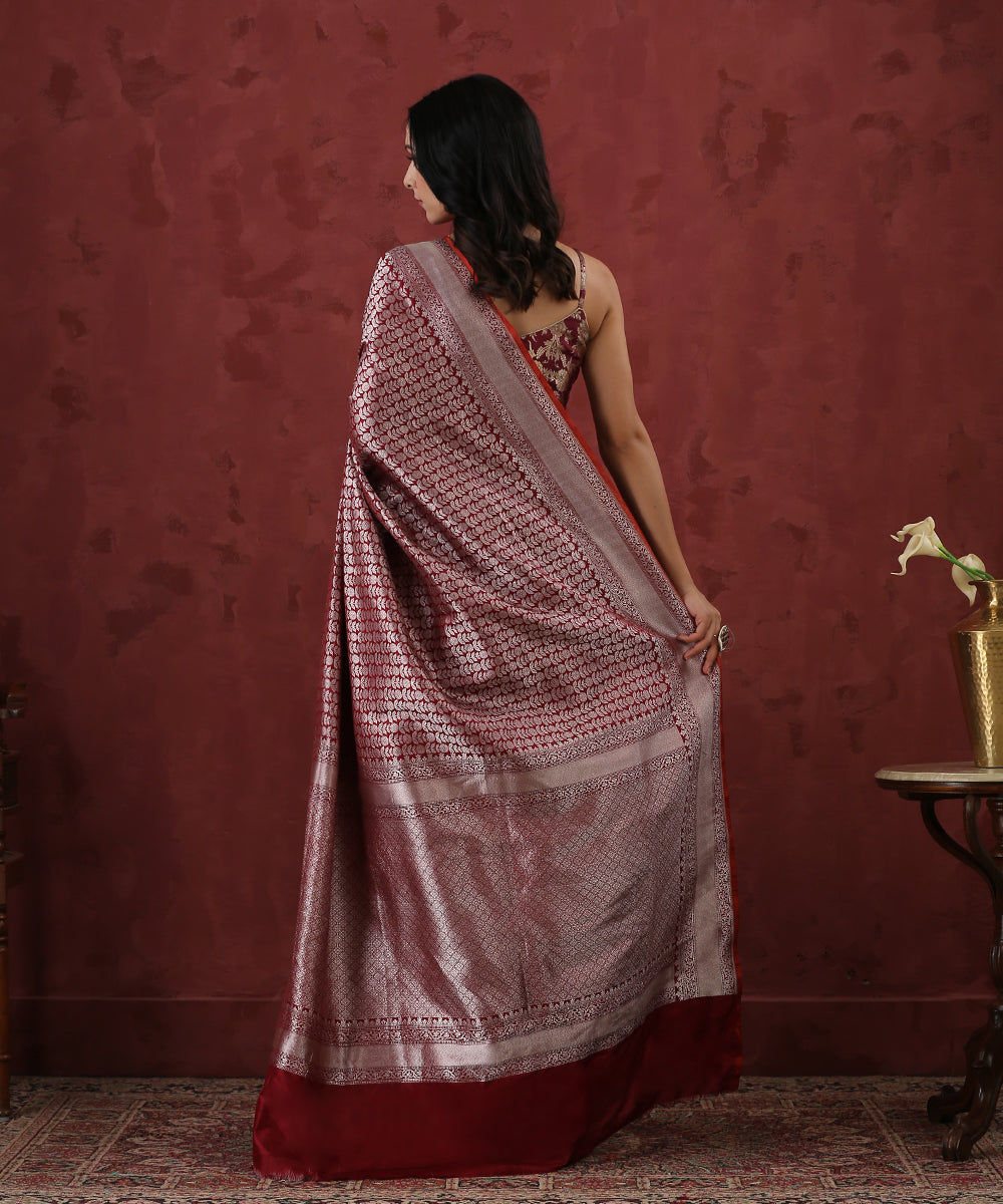 Maroon_Handloom_Pure_Katan_Silk_Kimkhab_Banarasi_Saree_With_Silver_Zari_WeaverStory_03