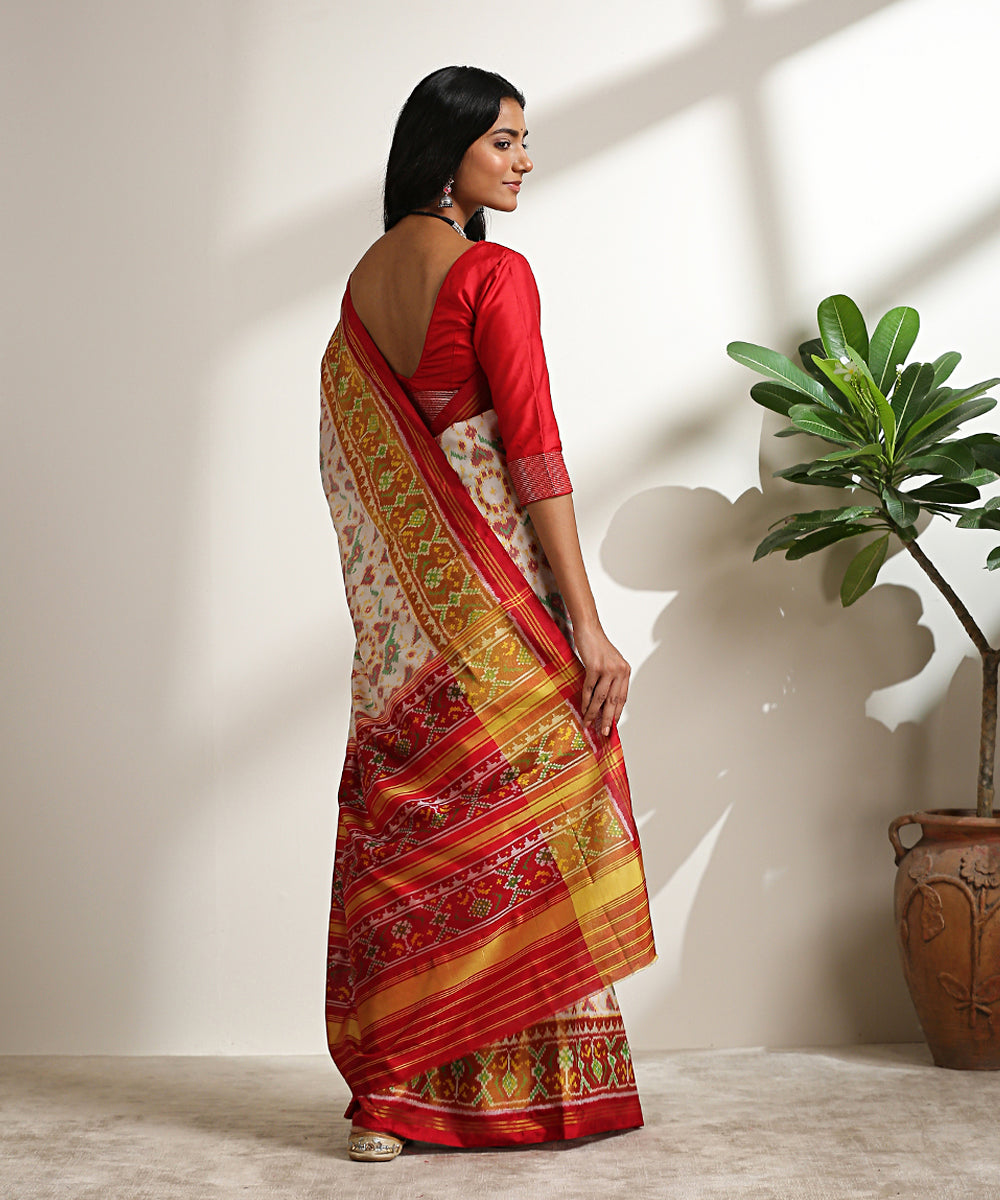 White_And_Red_Handloom_Pure_Mulberry_Silk_Patola_Saree_WeaverStory_03