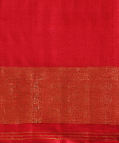 White_And_Red_Handloom_Pure_Mulberry_Silk_Patola_Saree_WeaverStory_05