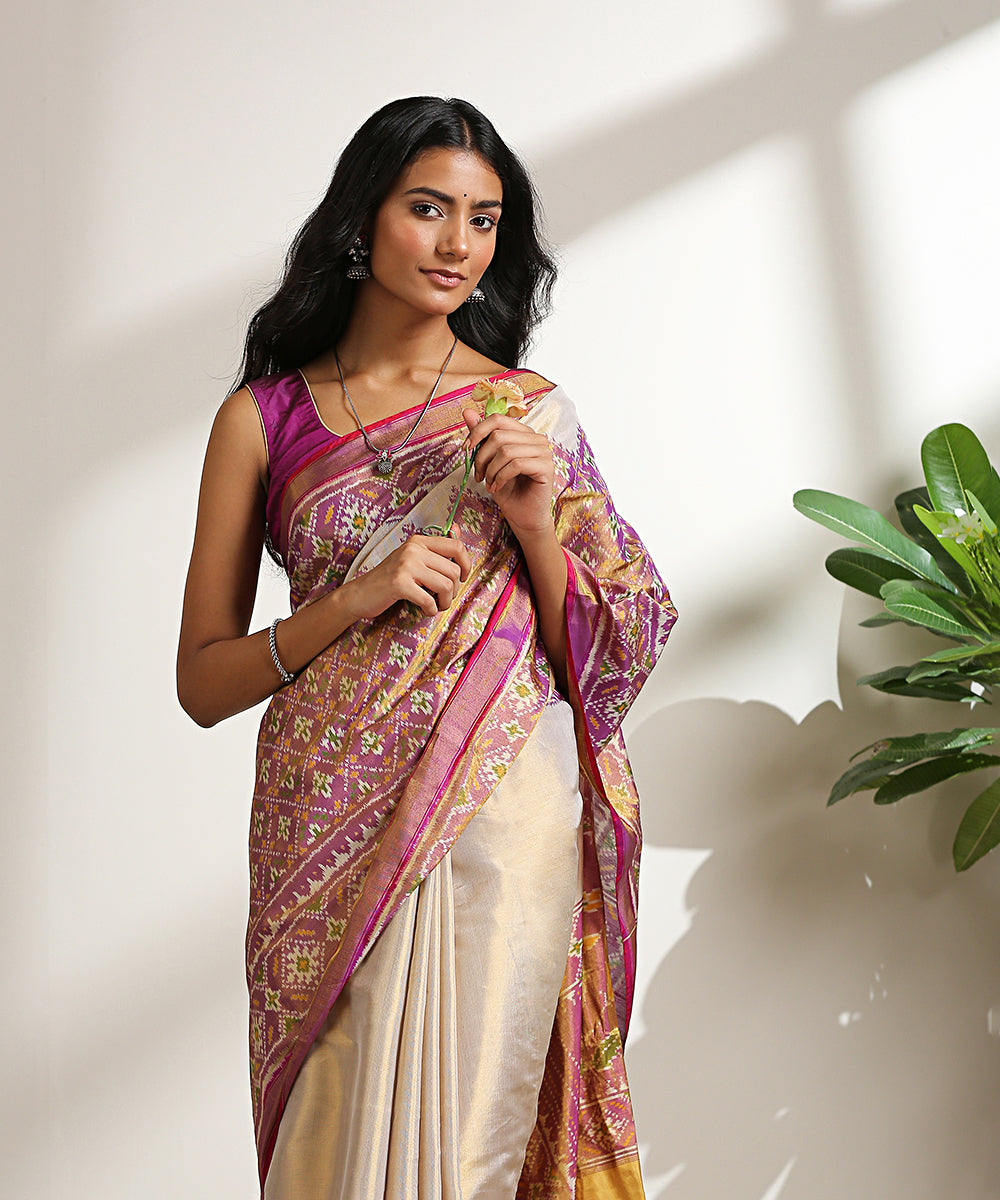 Beige_And_Gold_Handloom_Pure_Silk_Tissue_Saree_With_Lavender_Border_And_Pallu_WeaverStory_01