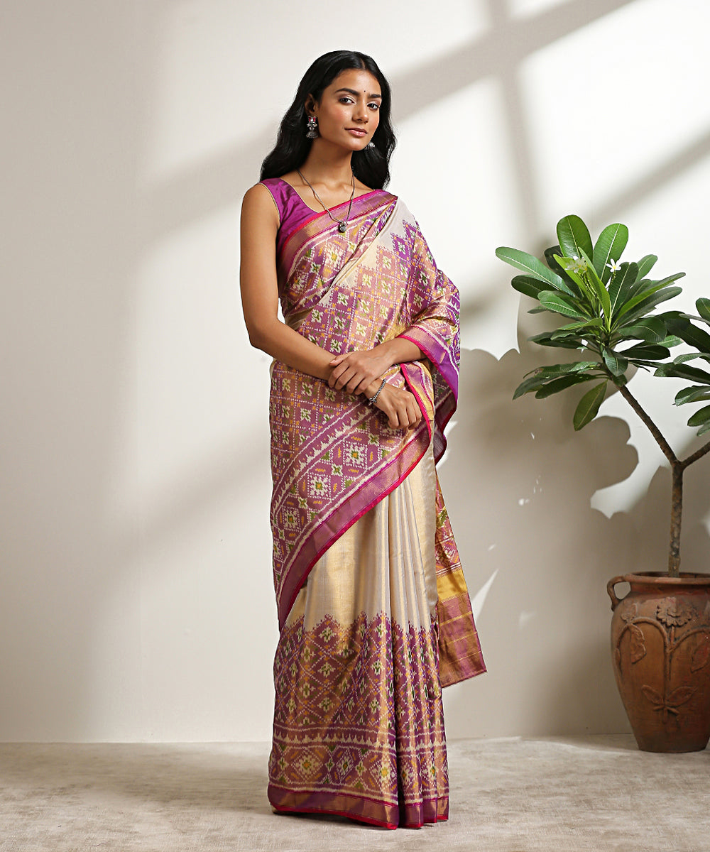 Beige_And_Gold_Handloom_Pure_Silk_Tissue_Saree_With_Lavender_Border_And_Pallu_WeaverStory_02