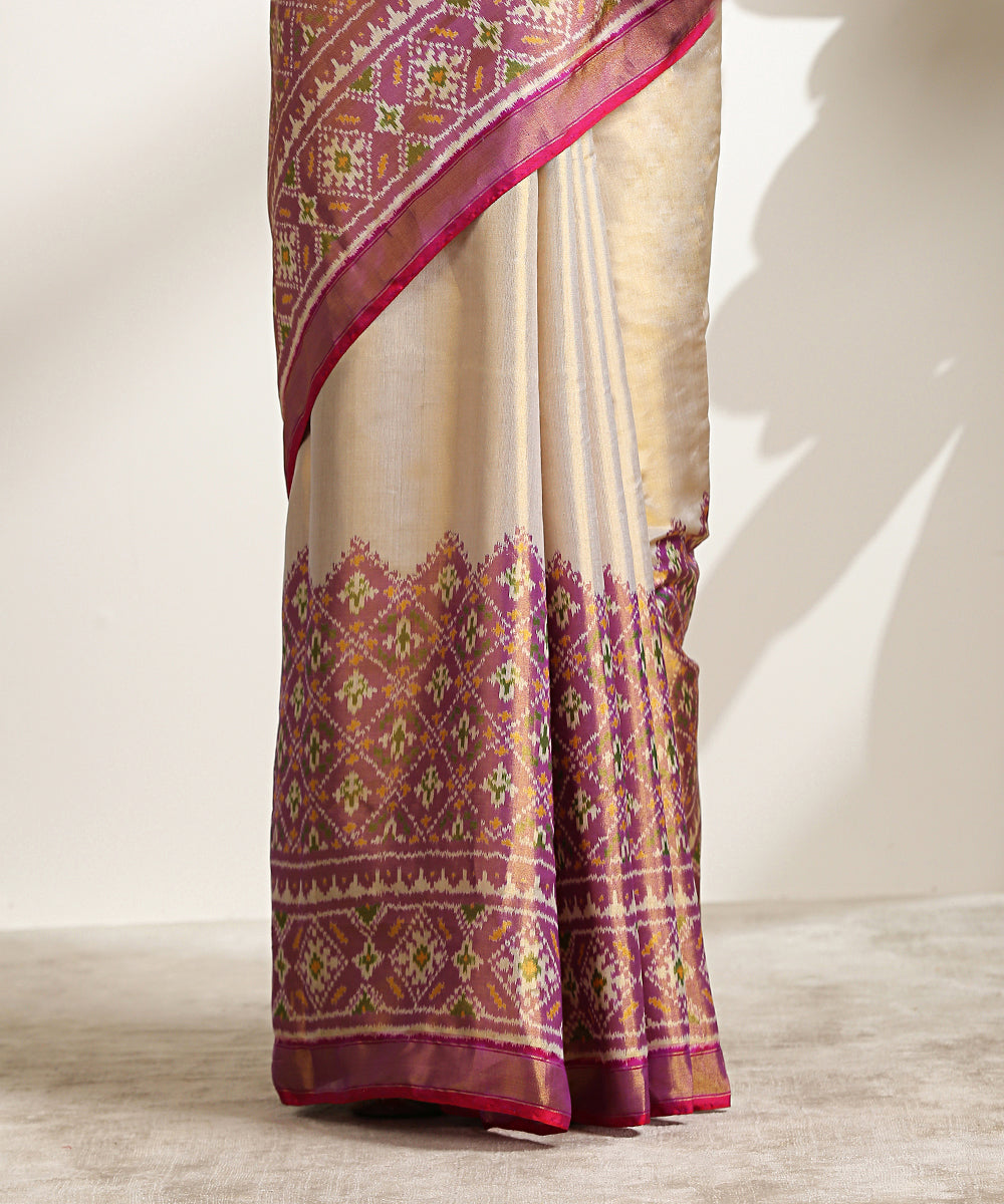 Beige_And_Gold_Handloom_Pure_Silk_Tissue_Saree_With_Lavender_Border_And_Pallu_WeaverStory_04