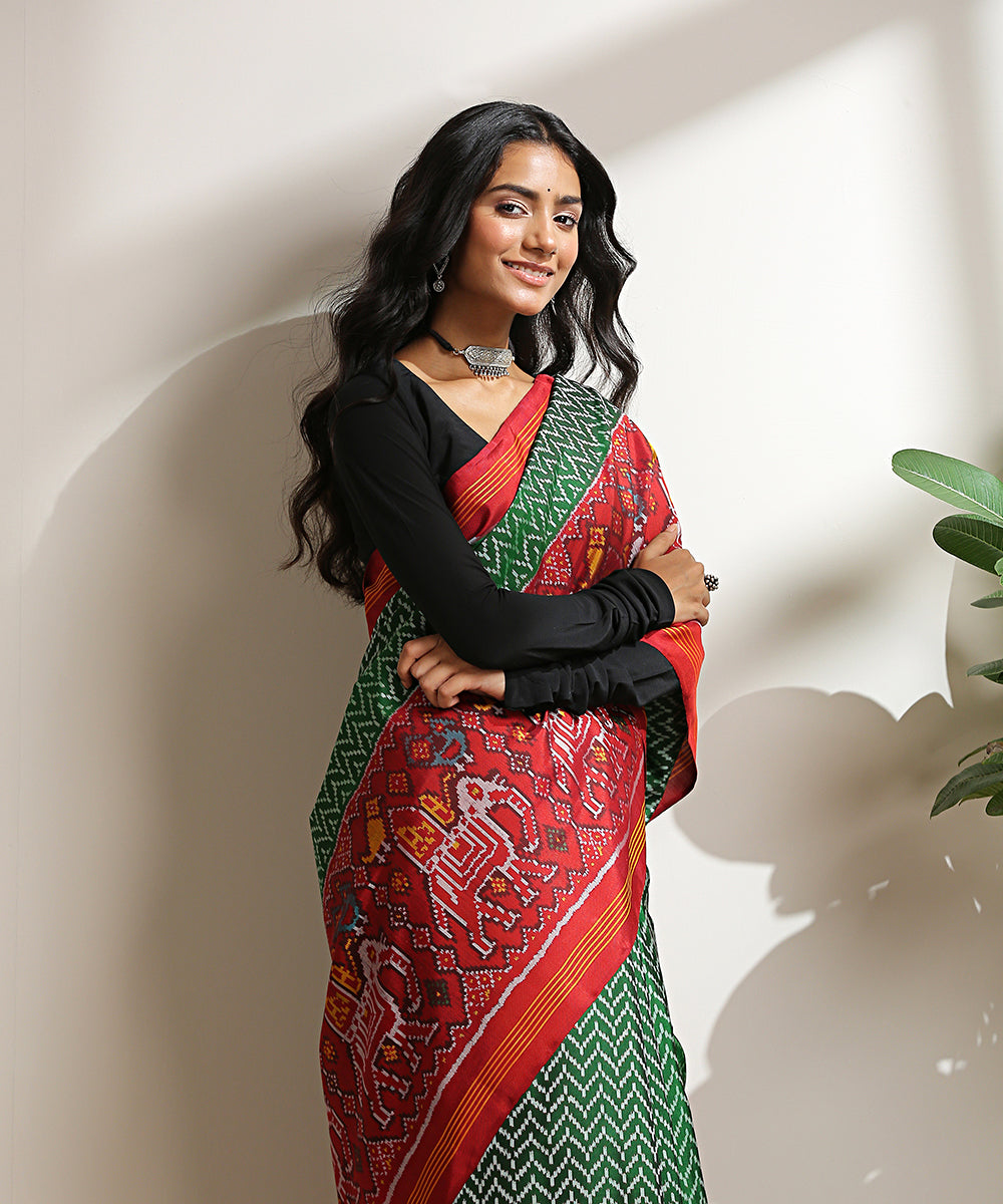 Green_And_Maroon_Handloom_8_Ply_Pure_Mulberry_Silk_Patola_Saree_With_Chevron_Weave_WeaverStory_01