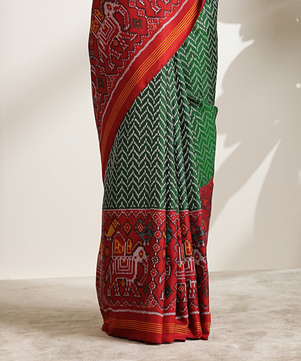 Green_And_Maroon_Handloom_8_Ply_Pure_Mulberry_Silk_Patola_Saree_With_Chevron_Weave_WeaverStory_04