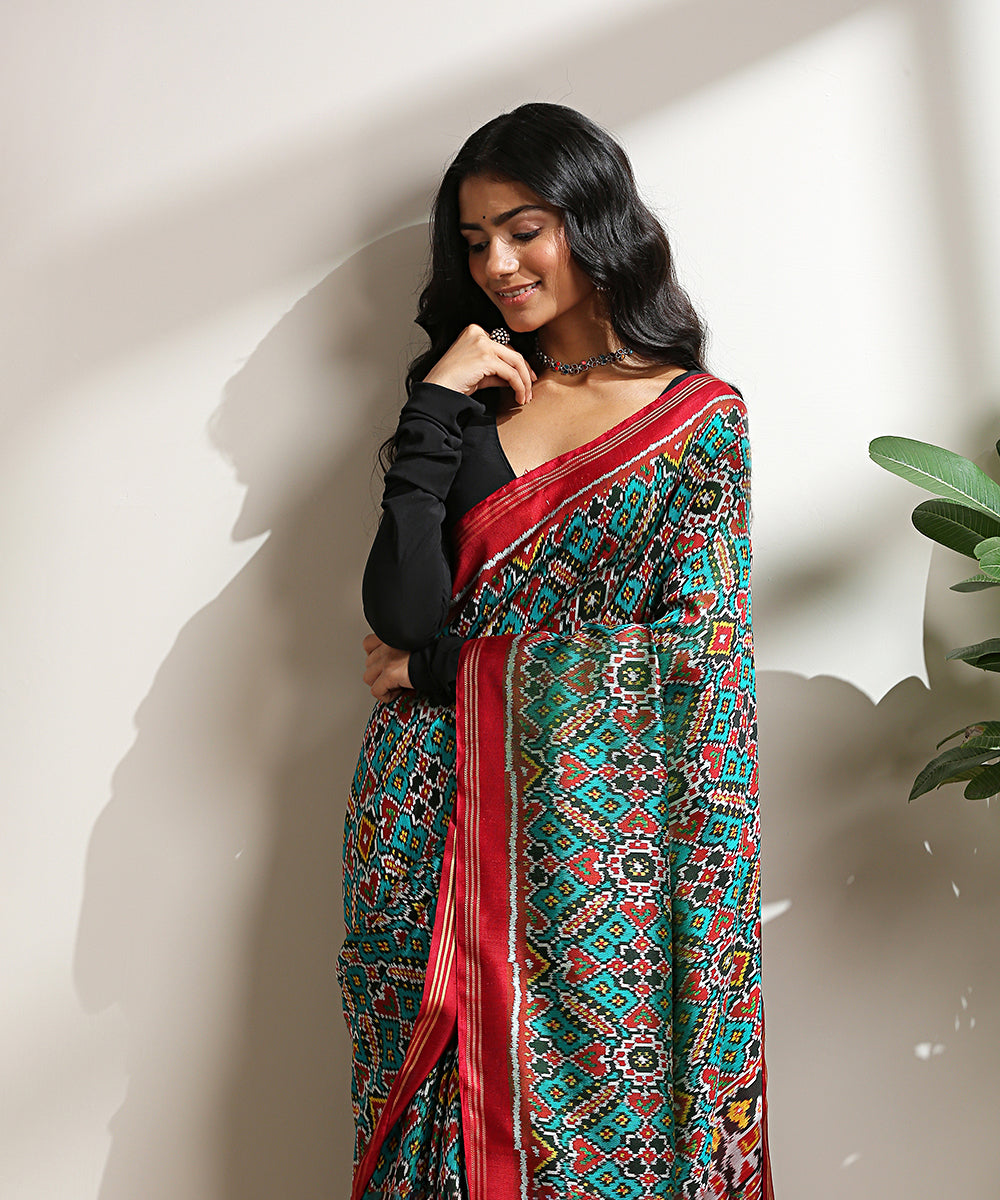 Emerald_Green_Handloom_Twill_Weave_Pure_Mulberry_Silk_Patola_Saree_WeaverStory_01