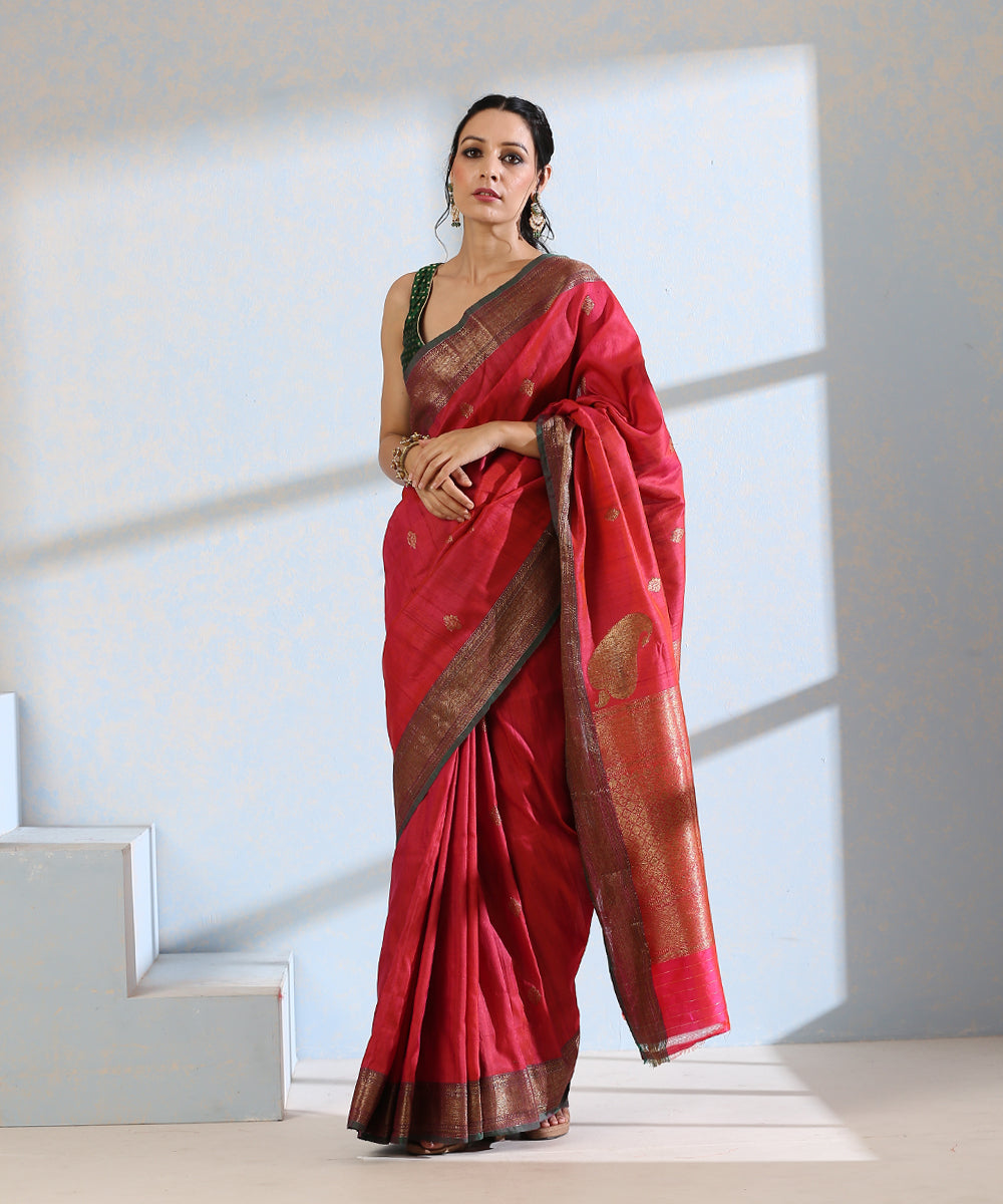 Handloom_Red_Dual_Tone_Dupion_Silk_Banarasi_Saree_With_Green_Border_And_Antique_Zari_WeaverStory_02