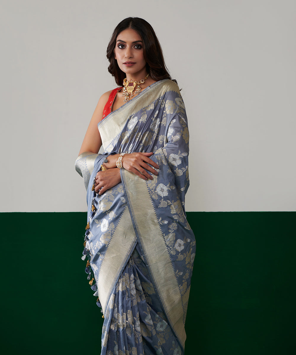 Grey_Handloom_Pure_Katan_Silk_Banarasi_Saree_With_Temple_Border_And_Floral_Jaal_WeaverStory_01