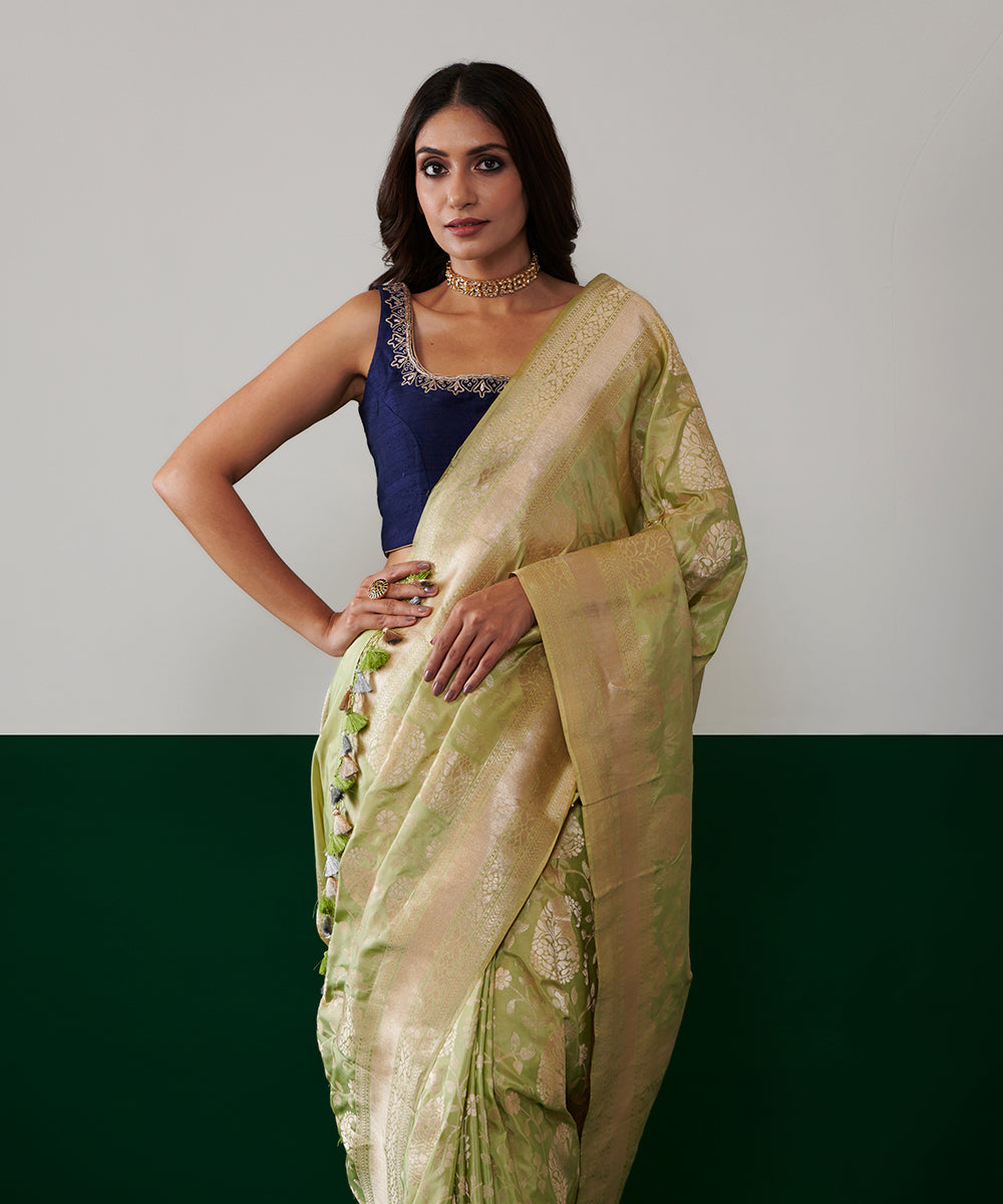 Pistachio_Green_Handloom_Pure_Katan_Silk_Banarasi_Saree_With_Paisley_Motifs_WeaverStory_01