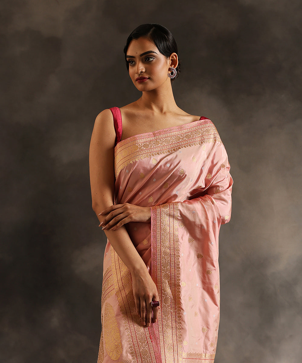 Handloom_Blush_Pink_Pure_Katan_Silk_Banarasi_Saree_With_Kadhwa_Booti_WeaverStory_01