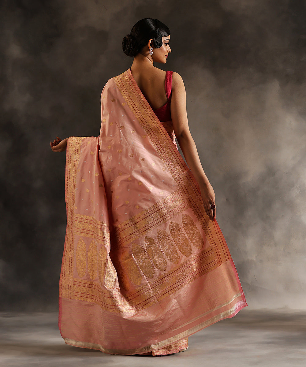 Handloom_Blush_Pink_Pure_Katan_Silk_Banarasi_Saree_With_Kadhwa_Booti_WeaverStory_03