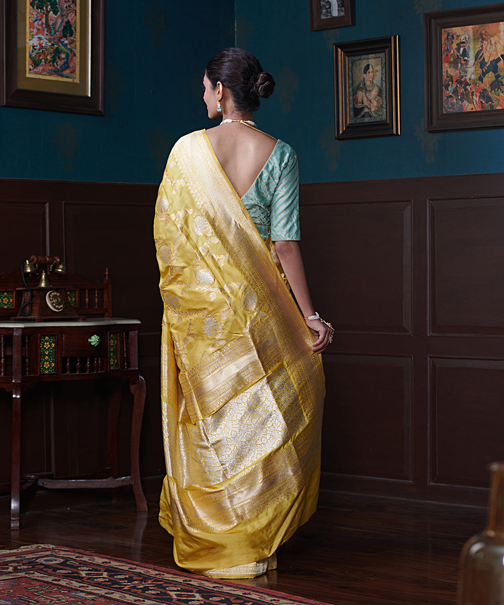 Handloom_Yellow_Pure_Katan_Silk_Banarasi_Saree_With_Sona_Rupa_Kadhwa_Jaal_WeaverStory_03