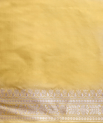 Handloom_Yellow_Pure_Katan_Silk_Banarasi_Saree_With_Sona_Rupa_Kadhwa_Jaal_WeaverStory_05
