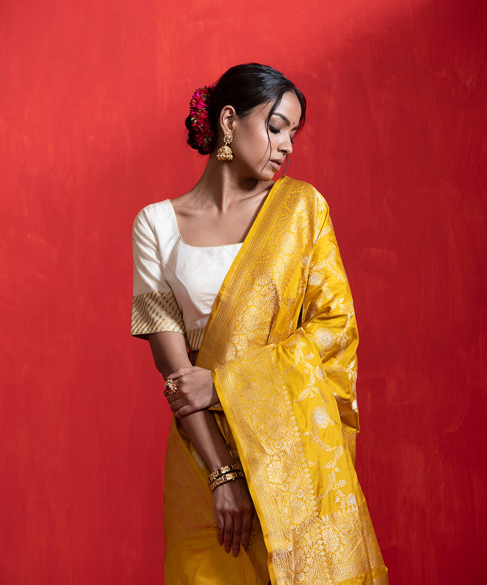 Yellow_Handloom_Pure_Katan_Silk_Banarasi_Saree_With_Sona_Rupa_Kadhwa_Jaal_WeaverStory_01