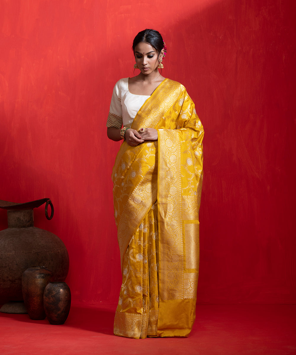 Yellow_Handloom_Pure_Katan_Silk_Banarasi_Saree_With_Sona_Rupa_Kadhwa_Jaal_WeaverStory_02