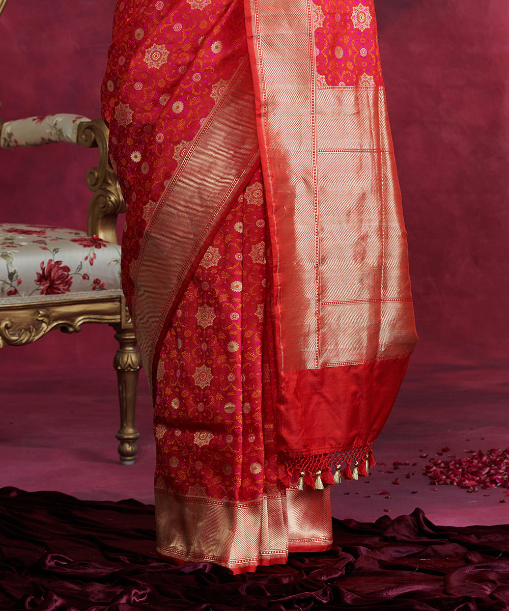 Handloom_Red_And_Pink_Pure_Katan_Silk_Banarasi_Tanchoi_Saree_With_Zari_Booti_WeaverStory_04