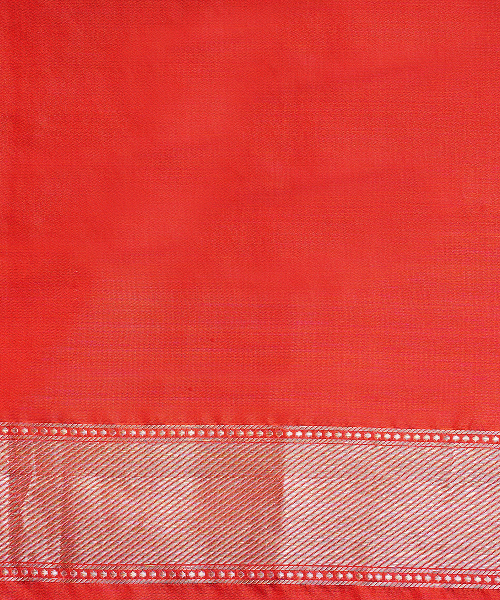 Handloom_Red_And_Pink_Pure_Katan_Silk_Banarasi_Tanchoi_Saree_With_Zari_Booti_WeaverStory_05