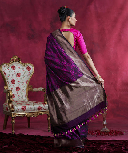 Handloom_Purple_And_Pink_Floral_Pure_Katan_Silk_Tanchoi_Banarasi_Saree_With_Zari_Border_WeaverStory_03