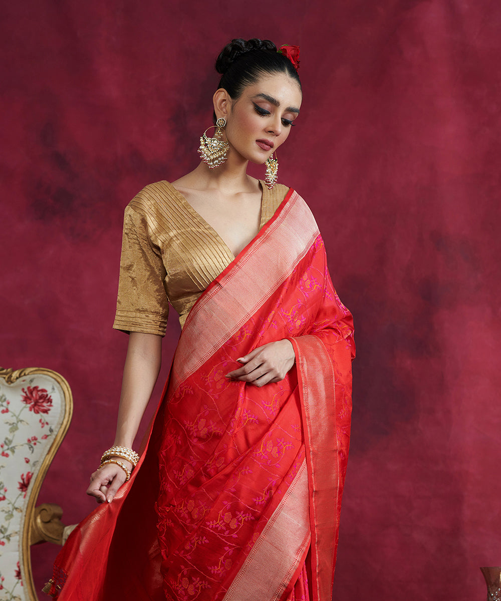 Red_And_Pink_Handloom_Pure_Katan_Silk_Floral_Tanchoi_Banarasi_Saree_WeaverStory_01