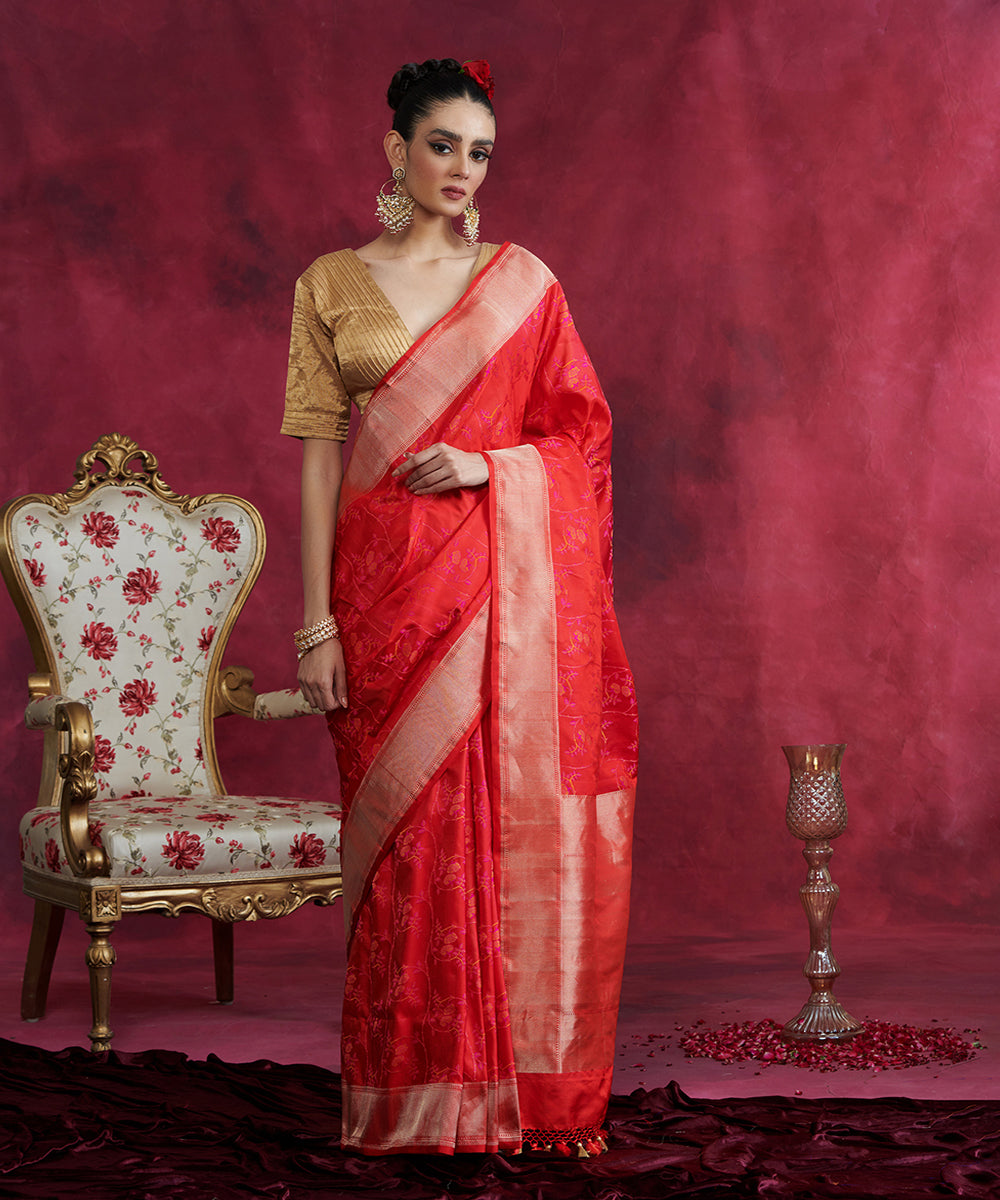 Red_And_Pink_Handloom_Pure_Katan_Silk_Floral_Tanchoi_Banarasi_Saree_WeaverStory_02