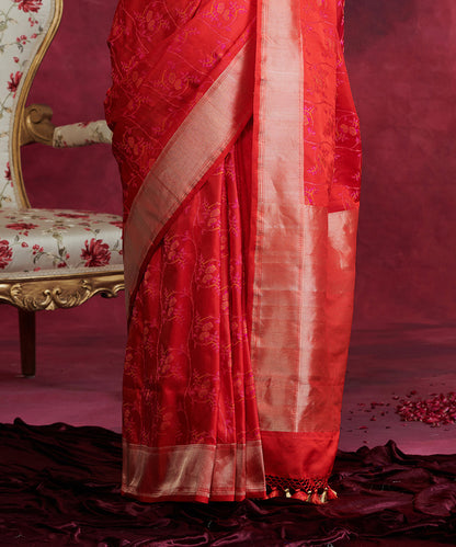 Red_And_Pink_Handloom_Pure_Katan_Silk_Floral_Tanchoi_Banarasi_Saree_WeaverStory_04