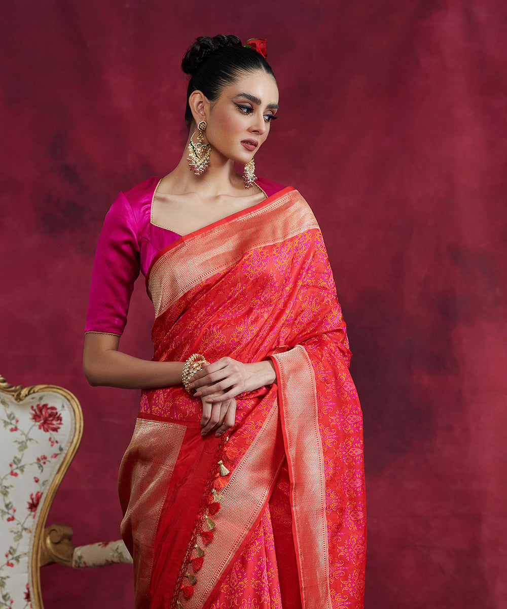 Handloom_Red_And_Orange_Pure_Katan_Silk_Tanchoi_Banarsi_Saree_With_Mughal_Motifs_WeaverStory_01