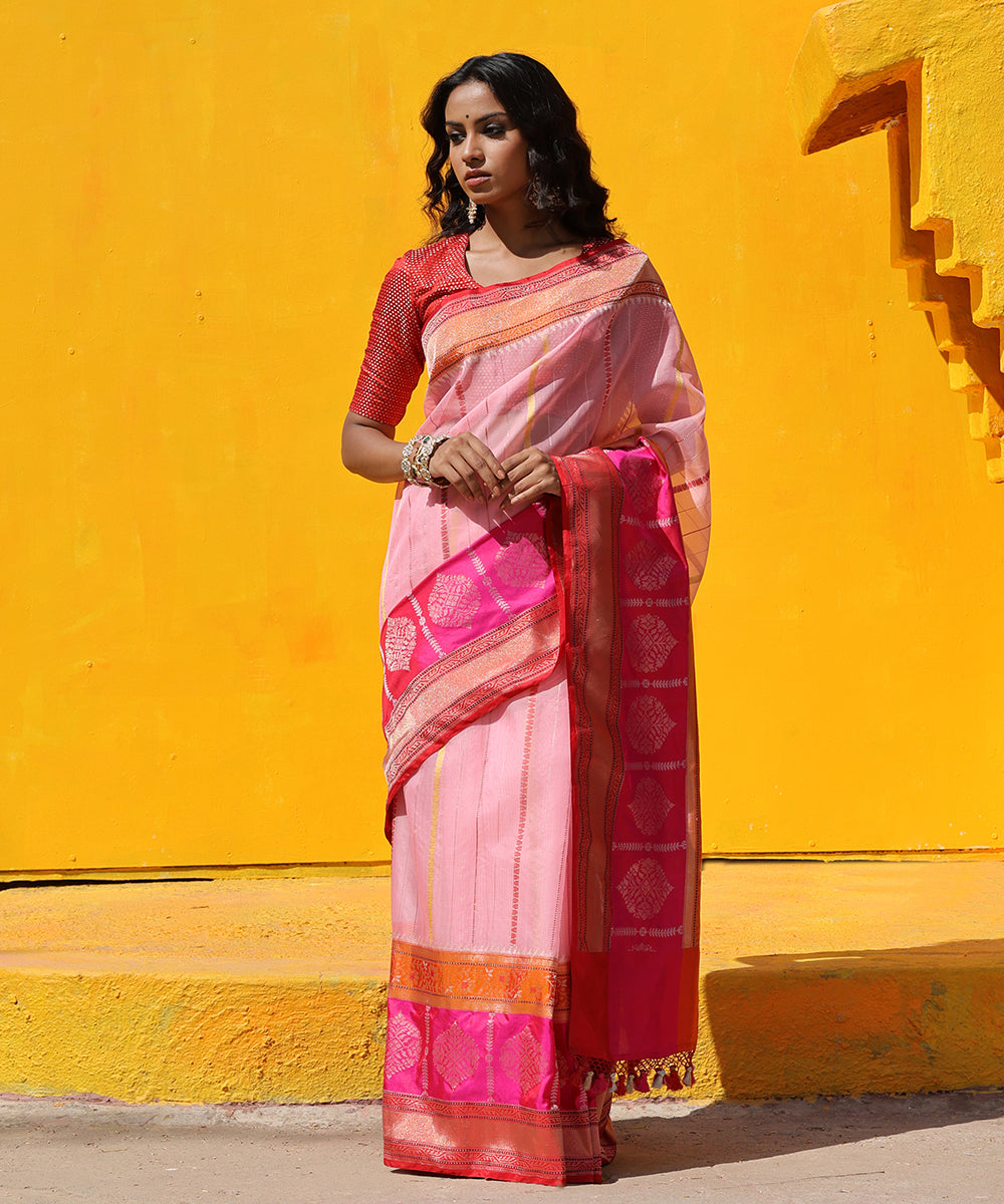Handloom_Pink_Pure_Kora_Silk_Banarasi_Saree_With_Red_Kadhiyal_Border_WeaverStory_02