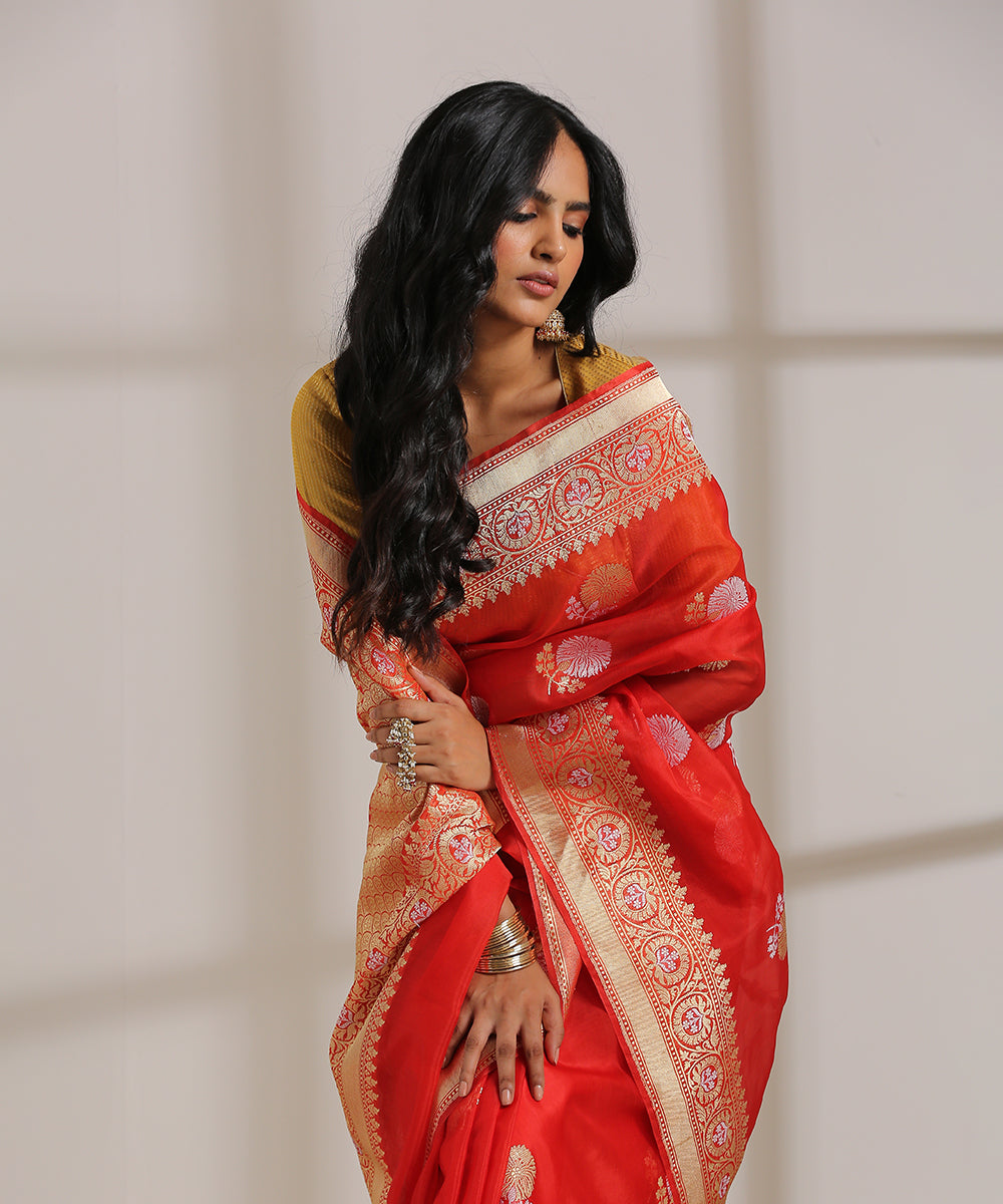 Handloom_Red_Kora_Silk_Banarasi_Saree_With_Floral_Kadhwa_Booti_WeaverStory_01